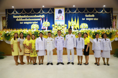 พิธีถวายเครื่องราชสักการะและวางพานพุ่ม และพิธี ... พารามิเตอร์รูปภาพ 1