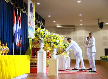 พิธีถวายเครื่องราชสักการะและวางพานพุ่ม และพิธี ... พารามิเตอร์รูปภาพ 4