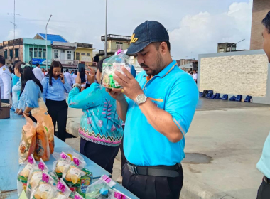 พิธีเจริญพระพุทธมนต์และ ทำบุญตักบาตร ถวายเป็นพระราชกุศล ... พารามิเตอร์รูปภาพ 12