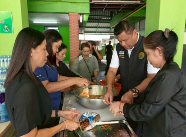 สำนักงานสหกรณ์จังหวัดตรังจัดทำโรงครัวกรมส่งเสริมสหกรณ์แจกข้าวกล่องและน้ำดื่ม จำนวน 550 ชุด เพื่อแจกจ่ายแก่สมาชิกสหกรณ์การเกษตรเมืองตรัง จำกัด ... พารามิเตอร์รูปภาพ 12