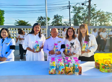 พิธีเจริญพระพุทธมนต์ และทำบุญตักบาตรถวายพระราชกุศล ... พารามิเตอร์รูปภาพ 3