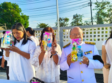 พิธีเจริญพระพุทธมนต์ และทำบุญตักบาตรถวายพระราชกุศล ... พารามิเตอร์รูปภาพ 11