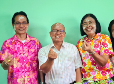 ดพิธีสรงน้ำพระและรดน้ำขอพรผู้ใหญ่ร่วมสืบสานสงกรานต์วิถีไทย ... พารามิเตอร์รูปภาพ 9