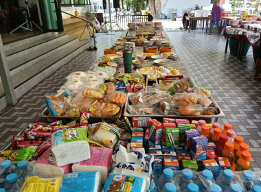 พิธีถวายภัตตาหารเพลพระภิกษุสามเณร ... พารามิเตอร์รูปภาพ 7