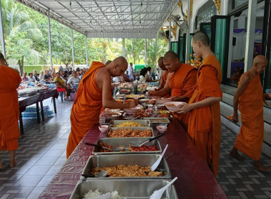 พิธีถวายภัตตาหารเพลพระภิกษุสามเณร ... พารามิเตอร์รูปภาพ 9