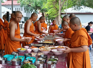 พิธีถวายภัตตาหารเพลพระภิกษุสามเณร ... พารามิเตอร์รูปภาพ 14