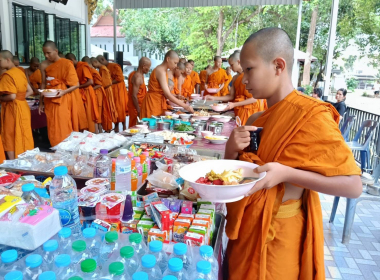 พิธีถวายภัตตาหารเพลพระภิกษุสามเณร ... พารามิเตอร์รูปภาพ 18