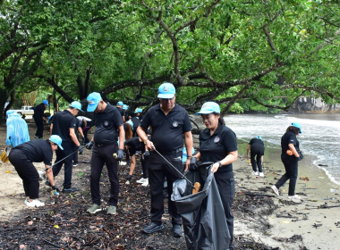 กิจกรรมโครงการอาสาเก็บขยะบริเวณหาดวิวาห์ใต้สมุทร พารามิเตอร์รูปภาพ 12